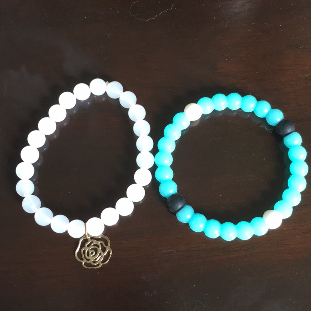 Pack of 2 blue Lokai and white rose bracelets